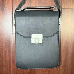 Delsey shoulder bag in great condition rated 8.5 out of 10